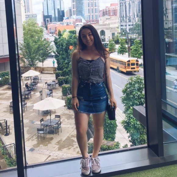 Meet your Posher, Maria - Picture 2 of 4